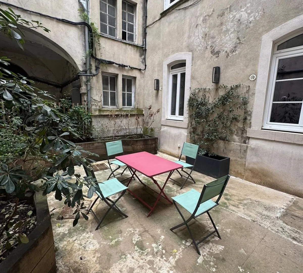 Ancien Couvent Au Coeur Du Vieux Valence Apartment Valence  0*, Valence (Drome)